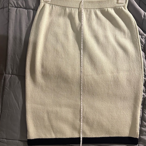 St. John Collection Women's size 8 cream with black trim knit pencil skirt. - Picture 2 of 7